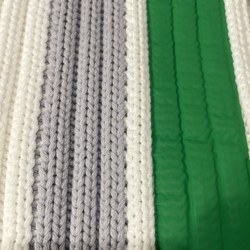Sportmax White V-Neck Ribbed Sweater Vest with Green and Black Accents - Picture 7 of 9